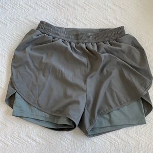 2 women’s running short